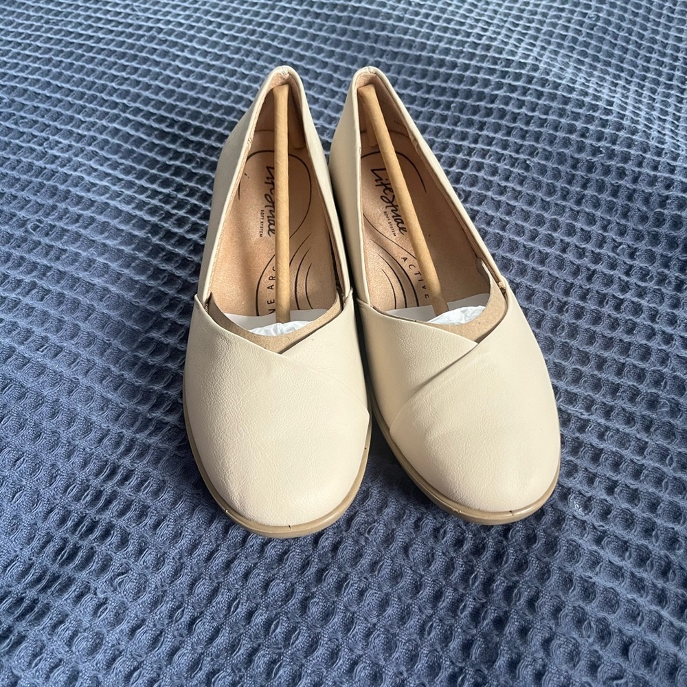 Life Stride Notorious Flats Size 5